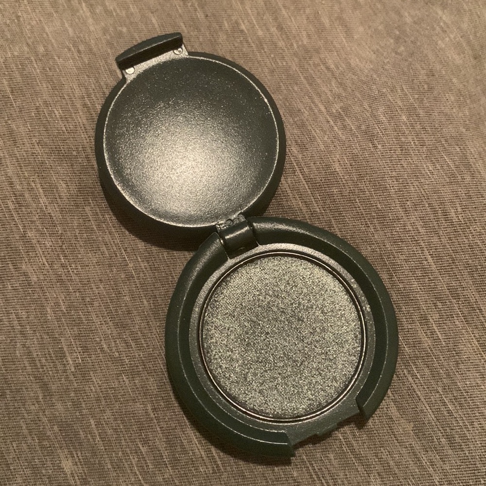 Iby eye shadow